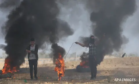 Palestinian protesters clash with Israeli security forces, against US President Donald Trump's decision to recognise Jerusalem as the capital of Israel, near the border with Israel in the southern Gaza Strip on February...