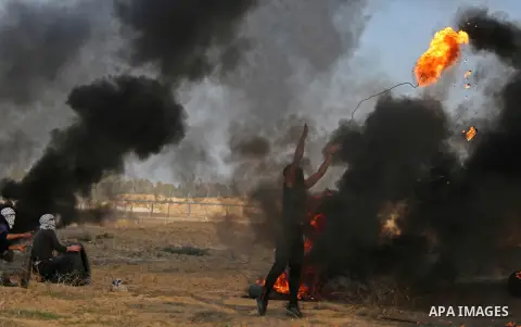 Palestinian protesters clash with Israeli security forces, against US President Donald Trump's decision to recognise Jerusalem as the capital of Israel, near the border with Israel in the southern Gaza Strip on February...