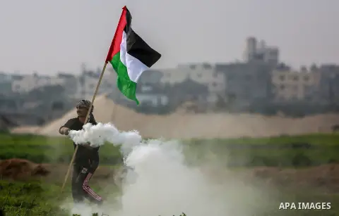 Palestinian protesters clash with Israeli security forces as demonstrations continue over US President Donald Trump's declaration of Jerusalem as Israel's capital near the border with Israel east of Gaza City February 9,...