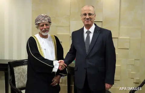 Palestinian Prime Minister, Rami Hamdallah, meets with Omani Foreign Minister Yousef bin Alawi bin Abdullah, in the West Bank city of Ramallah on February 15, 2018. Photo by Prime Minister Office