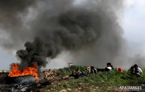 Palestinian protesters clash with Israeli security forces as demonstrations continue over US President Donald Trump's declaration of Jerusalem as Israel's capital near the border with Israel in the southern Gaza Strip Fe...