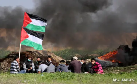 Palestinian protesters clash with Israeli security forces as demonstrations continue over US President Donald Trump's declaration of Jerusalem as Israel's capital near the border with Israel in the southern Gaza Strip Fe...