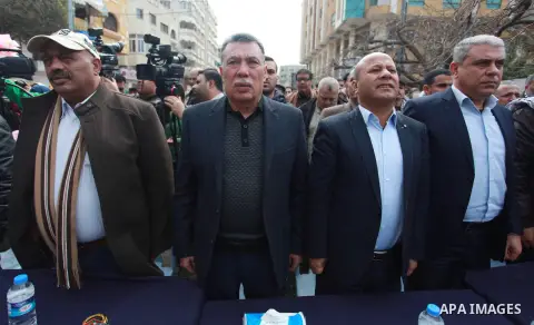 Palestinians take part in a protest to show solidarity with Palestinian prisoners held in Israeli jails, in front of Red cross office in Gaza city on February 26, 2018. Photo by Mahmoud Ajour