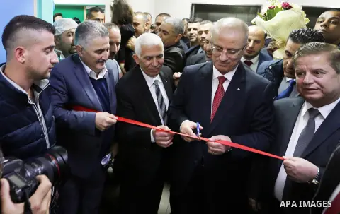 Palestinian Prime Minister Rami Hamdallah opens the intensive care unit at Hebron governmental hospital during his visiting on February 26, 2018 in the West Bank city of Hebron. Photo by Prime Minister Office