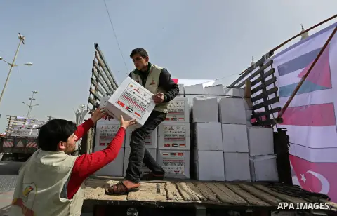 trucks loded with Food aid, are seen in Gaza sea port, on March 6, 2018. The Food aid donated by Indonesian institutions under the auspices of SPM for Poor families. Photo by Ashraf Amra