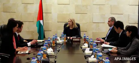 Advisor to Palestinian Prime Minister Khairia Rasas meets with Japanese delegation in the West Bank city of Ramallah, on March 7, 2018. Photo by Prime Minister Office