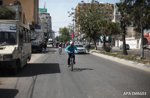 Palestinian boys ride bicycles as they take part in the "Right of Return" cycling race, in Gaza city on March 27, 2018. Photo by Mahmoud Ajour