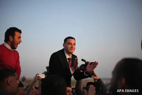 Paleatinian hold a groom next pitched by Palestinians on the Gaza border with Israel, east of Jabalia, on March 29, 2018, ahead of a six-week protest camp. The exceptional protest is dubbed "The Great March of Return" an...