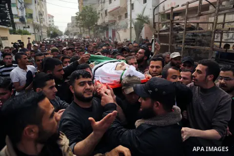 Palestinians carry the body of Mujahid al-Khudari 23, who was killed by Israeli security forces during clashes along Israel border with Gaza, during his funeral, in Gaza city, on April 5, 2018. Photo by Dawoud Abo Alkas