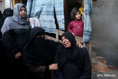 Palestinian women morun during the funeral of Osama Qudaih, 38, who was killed by Israeli security forces during clashes along Israel border with Gaza, in Khan Younis in the southern Gaza strip on April 6, 2018. Photo by...