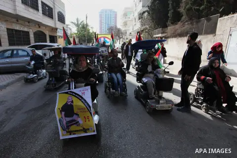 Disabled Palestinians take part in a march to shwo solidarity with Palestinian prisoners held in Israli jails, in Gaza city on April 16, 2018. Photo by Mahmoud Ajour