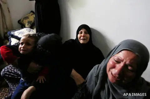 Relatives of Palestinian 29-year-old Saadi Abu Taha, who was killed at the Israel-Gaza border during clashes with Israeli security forces, mourn during his funeral in Khan Yunis in the southern Gaza strip on April 21, 20...