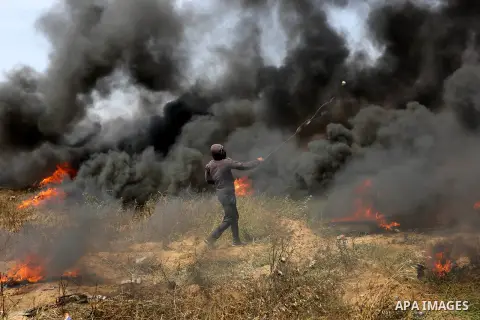 Palestinian protesters clash with Israeli security forces during tents protest demanding the right to return to their homeland, at the Israel-Gaza border, in Khan Younis in the southern Gaza Strip on April 27, 2018. Phot...
