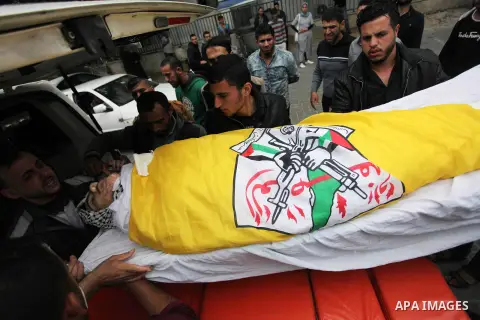 Mourners carry the body of Palestinian Khalil Atallah, 25, who was shot dead by Israeli security forces during clashes at the Israel-Gaza border, during his funeral in Gaza city, on April 28, 2018. Photo by Mahmoud Ajour