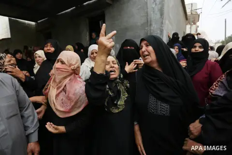 Palestinian women mourn during the funeral of Bahaa Qudeih, 23, who was killed by Israeli security forces at the Israel-Gaza border, in Khan Younis in the southern Gaza Strip May 6, 2018. Israeli soldiers shot and killed...