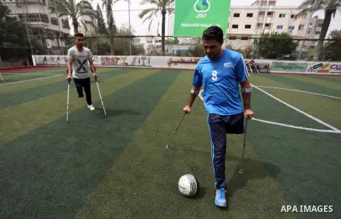 Disabled Palestinians who were lost their limbs participate in football training, in Gaza City on May 10, 2018. Photo by Mahmoud Ajour
