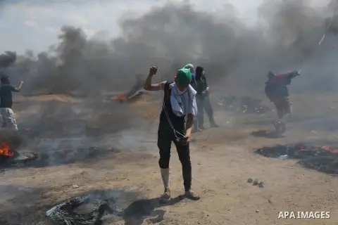 Palestinian protesters gather during clashes with Israeli security froces in a tent city protest where Palestinians demand the right to return to their homeland, on the occasion of the 70th anniversary of the "Nakba", an...