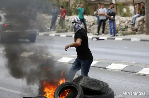 Palestinian protesters clash with Israeli security forces following a protest against U.S. embassy move to Jerusalem and on the occasion of the 70th anniversary of the "Nakba" in Bethlehem in the occupied West Bank May 1...