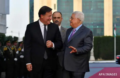 Palestinian President Mahmoud Abbas meets with Panama President, Juan Carlos, in the West Bank city of Ramallah on May 18, 2018. Photo by Thaer Ganaim