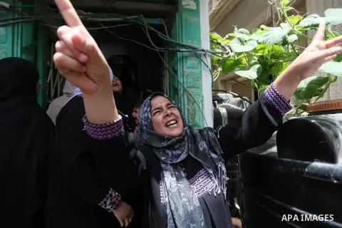 Palestinian women mourn during the funeral of Palestinian Islamic Jihad militant Abdel Halim al-Naqa, 28, who was killed in Israeli tank fire earlier in the day, in Khan Younis in the southern Gaza strip on May 27, 2018....