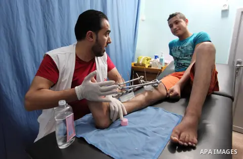 A Palestinian wounded who was injured during clashes with Israeli troops in tents protest where Palestinians demand their rights to return to their homeland at Israel-Gaza border, receives treatment at Doctors Without Bo...