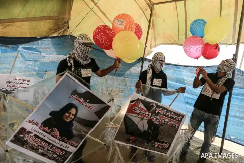 Palestinian protesters prepare balloons and kites loaded with flammable material to be flown towards Israel, at the Israel-Gaza border in al-Bureij in the center of Gaza Strip on June 14, 2018. Photo by Dawoud Abo Alkas