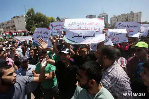 People chant slogans during a protest calling on President Mahmoud Abbas to end financial sanctions on Palestinians in Gaza, in Gaza City, on June 18, 2018. Demonstrators called Fatah and Hamas movements to reconcile. Ph...
