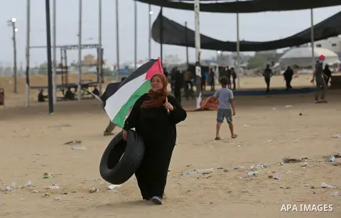 Palestinians take part in a demonstration demanding the right of return and removal of the blockade following the "Great March of Return" iin Khan Younis in the southern Gaza Strip June 28, 2018. Photo by Ashraf Amra
