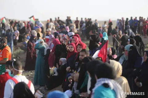 Protesters gather during a protest by Palestinian women where Palestinians demand the right to return to their homeland along the border with Israel east of Gaza City on July 3, 2018. Photo by Ashraf Amra