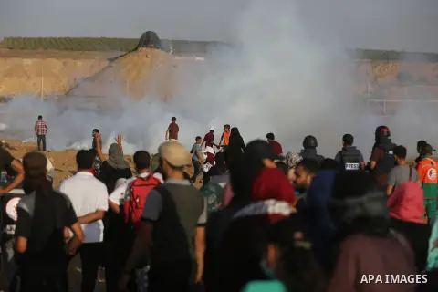 Protesters gather during a protest by Palestinian women where Palestinians demand the right to return to their homeland along the border with Israel east of Gaza City on July 3, 2018. Photo by Ashraf Amra