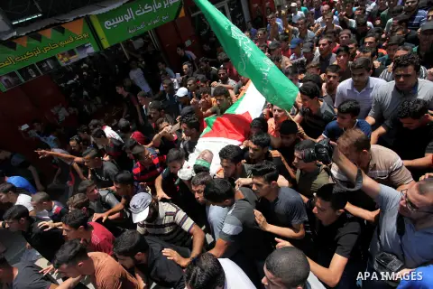 Mourners carry the body of Palestinian Mohammed Abu Halima, 22, who was shot dead by Israeli troops during clashes at Gaza-Israel border, during his funeral in Gaza city on July 7, 2018. Photo by Mahmoud Ajour