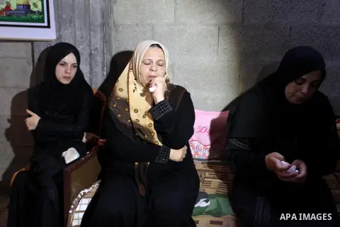 Relatives of Palestinian Mohammed Abu Halima, 22, who was shot dead by Israeli troops during clashes at Gaza-Israel border, mourn during his funeral in Gaza city on July 7, 2018. Photo by Mahmoud Ajour