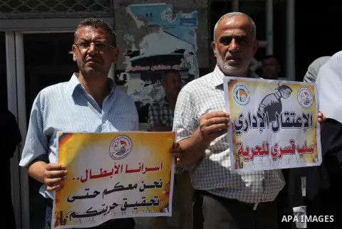 Palestinians take part in a protest to show solidarity with Palestinian prisoners on hunger strike in Israeli jails, in Gaza city, on July 8, 2018. Photo by Mahmoud Ajour