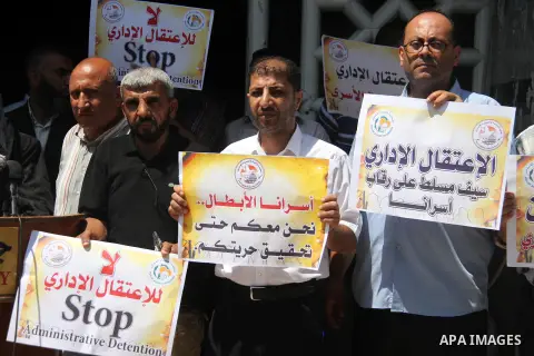 Palestinians take part in a protest to show solidarity with Palestinian prisoners on hunger strike in Israeli jails, in Gaza city, on July 8, 2018. Photo by Mahmoud Ajour