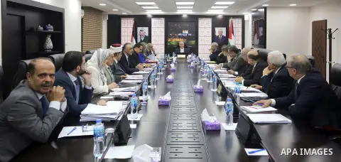 Palestinian Prime Minister Rami Hamdallah chairs a meeting with council of Ministers in the West Bank city of Ramallah on July 17, 2018. Photo by Prime Minister Office