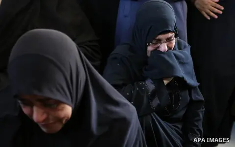 Relatives of Palestinian Abdul Karim Radwan, who was killed in an Israeli air strike, mourn during his funeral in Rafah in the southern of Gaza Strip on July 20, 2018. Photo by Ashraf Amra
