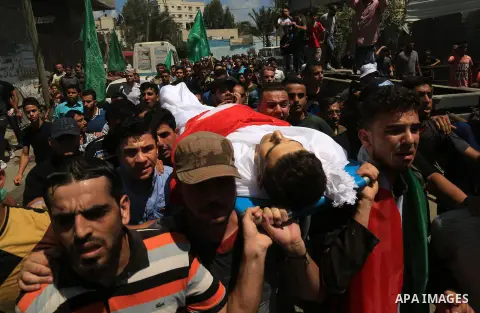 Mourners carry the body of Palestinian Mohammed Radwan, who was shot by Israeli forces during clashes at the Israel-Gaza border, during his funeral, in Gaza city on July 21, 2018. Photo by Dawoud Abo Alkas