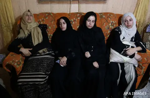 Relatives of Palestinian Karam Arafat,23, who died of wounds he sustained during clashes with Israeli troops, mourn during his funeral in Khan Younis in the southern of Gaza strip on July 23, 2018. Photo by Ashraf Amra