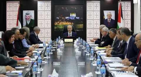 Palestinian Prime Minister Rami Hamdallah chairs a meeting with council of Ministers in the West Bank city of Ramallah on July 24, 2018. Photo by Prime Minister Office