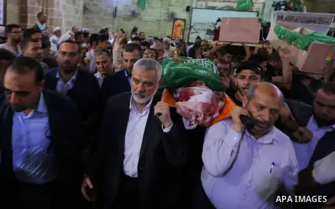 Palestinian Hamas Chief Ismail Haniyeh carries the body of Palestinian Hamas militant Mohammad Al-Areer who was killed in Israeli tank fire, at Omari Mosque in Gaza City July 26, 2018. Photo by Ashraf Amra