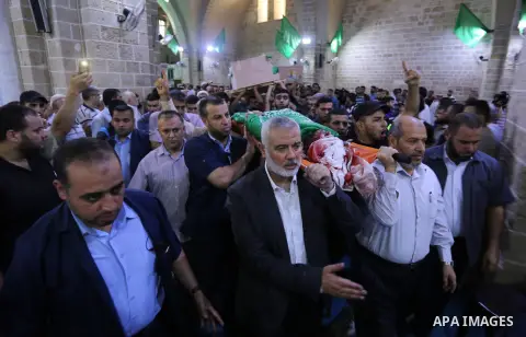 Palestinian Hamas Chief Ismail Haniyeh carries the body of Palestinian Hamas militant Mohammad Al-Areer who was killed in Israeli tank fire, at Omari Mosque in Gaza City July 26, 2018. Photo by Ashraf Amra