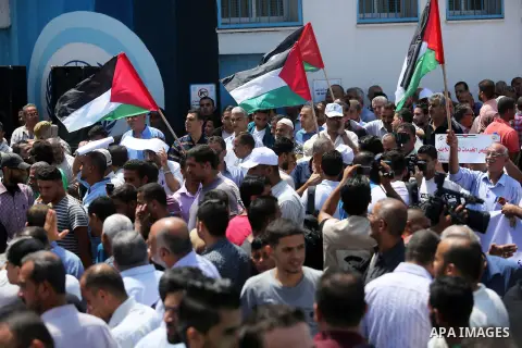 Palestinian employees of United Nations Relief and Works Agency (UNRWA) take part in a protest against job cuts announced by the agency outside its offices in Gaza City on July 29, 2018. Photo by Ashraf Amra