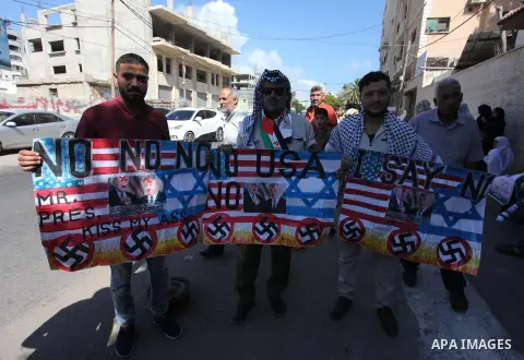 Palestinians take part in a protest to show solidarity with Palestinian prisoners held in Israeli jails, in front of Red cross office in Gaza city on July 30, 2018. Photo by Mahmoud Ajour