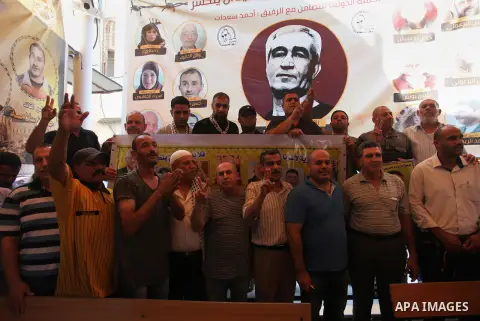 Palestinians take part in a protest to show solidarity with Palestinian prisoners held in Israeli jails, in front of Red cross office in Gaza city on August 6, 2018. Photo by Mahmoud Ajour