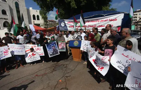 Palestinians take part in a protest to show solidarity with Palestinian prisoners are paid their salaries in Israeli jails in front of the Council of Ministers headquarter in Gaza City, on August 7, 2018. Photo by Mahmou...
