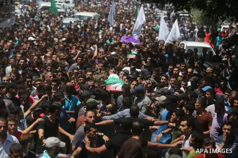 Mourners carry the body of Palestinian Hamas militant Ahmad Murjan who was killed in Israeli tank shelling, during his funeral in Jabaliya, northern Gaza Strip, August 7, 2018. Israeli forces killed two militants of Hama...