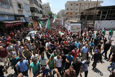 Mourners carry the body of Palestinian Hamas militant Ahmad Murjan who was killed in Israeli tank shelling, during his funeral in Jabaliya, northern Gaza Strip, August 7, 2018. Israeli forces killed two militants of Hama...