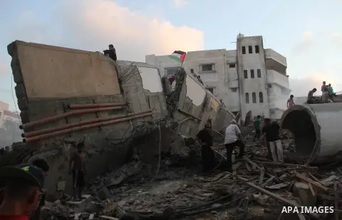 Palestinians inspect the rubble of a building following an Israeli air strike on Gaza City, on August 9, 2018. Photo by Mahmoud Ajour
