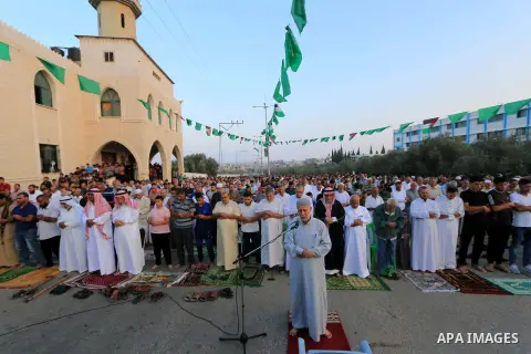 Palestinian muslims perform the prayer of Eid al-Adha or the feast of sacrifice, in al-Bureij refugee camp in the center of Gaza Strip, on August 21, 2018. Muslims around the world are celebrating Eid al-Adha, the "Feast...