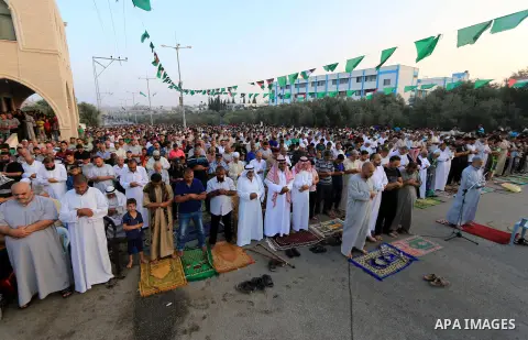 Palestinian muslims perform the prayer of Eid al-Adha or the feast of sacrifice, in al-Bureij refugee camp in the center of Gaza Strip, on August 21, 2018. Muslims around the world are celebrating Eid al-Adha, the "Feast...